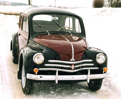 Первой моделью, созданной после реконструкции заводов, стал Renault 4CV. За пять лет было продано полмиллиона таких машин.