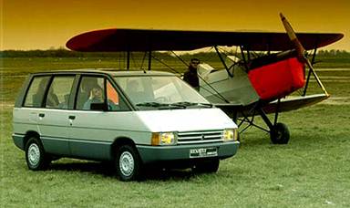 Перевернувший представления о минивэнах Renault Espace отличался продуманным интерьером с возможностями трансформации.